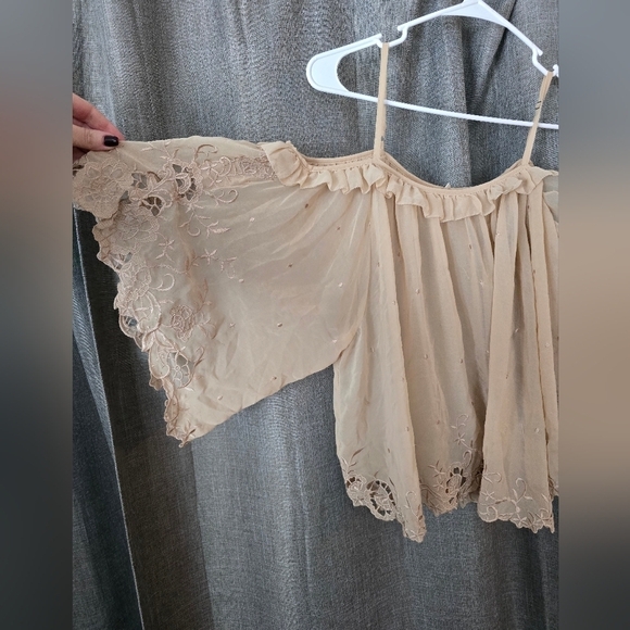 Coco Deal Japanese Chiffon Eyelet Off The Shoulders Blouse Tan Size 2 (US M) - Picture 2 of 7